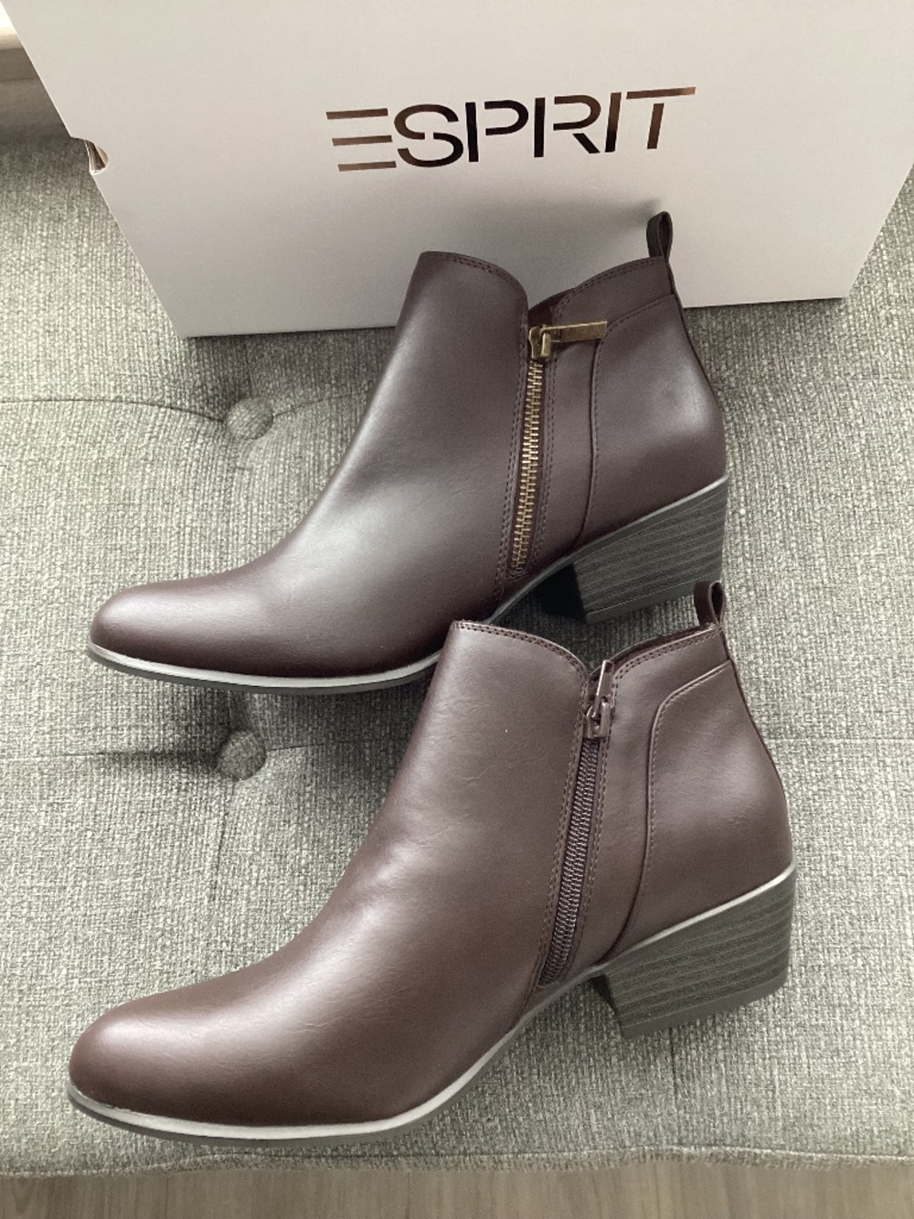 Esprit Timber block heel ankle bootie, size 9
